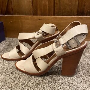 10 Frye Elegant Cream leather Strappy Heels